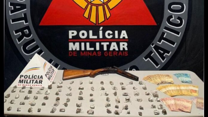 Itabirito: jovem de 18 anos é preso no São José; 85 buchas de maconha e escopeta são apreendidas