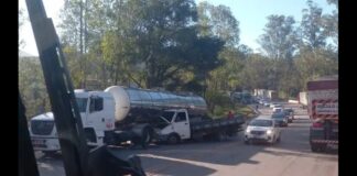 Itabirito: acidente entre carreta do Laticínios Ita e mais 2 veículos deixa trânsito lento na BR-040 Itabirito: acidente entre carreta do Laticínios Ita e mais 2 veículos deixa trânsito lento na BR-040