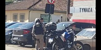 Itabirito: homem em situação de rua ameaça clientes no 4 Estações, joga pedra na PM e é preso Itabirito: homem em situação de rua ameaça clientes no 4 Estações, joga pedra na PM e é preso