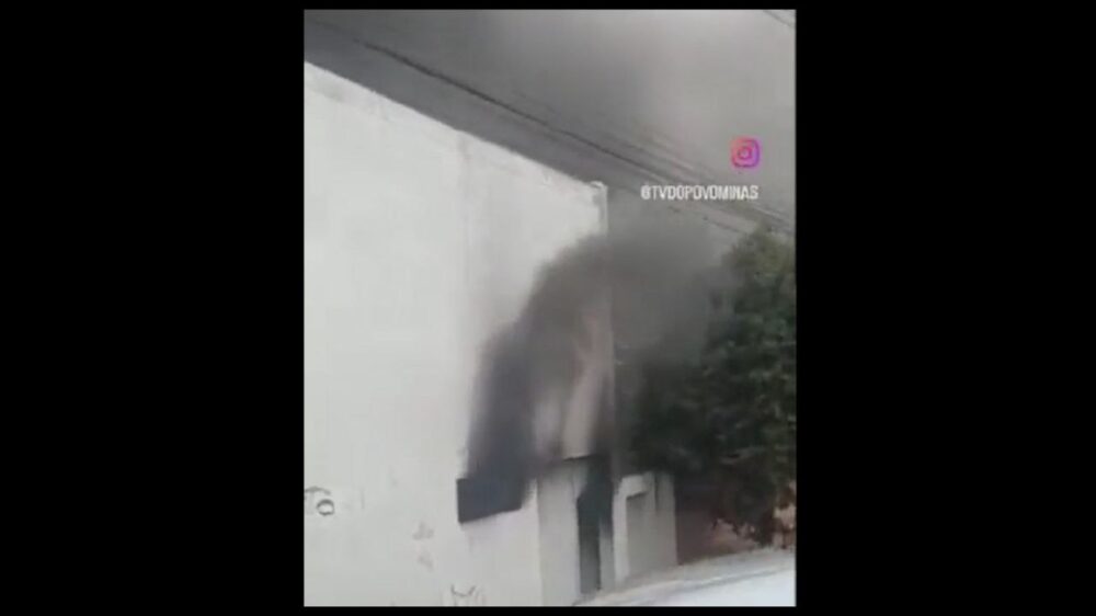 Fogo atinge almoxarifado da Prefeitura de Ribeirão das Neves; veja vídeo