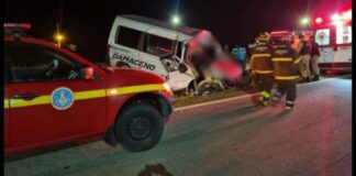 Choque violento na BR-381 entre van e caminhão deixa 6 feridos; veja fotos Choque violento na BR-381 entre van e caminhão deixa 6 feridos; veja fotos