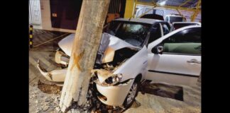 Triângulo Mineiro: condutora cochila ao volante, bate carro em poste e fica com traumatismo craniano Triângulo Mineiro: condutora cochila ao volante bate carro e fica com traumatismo craniano