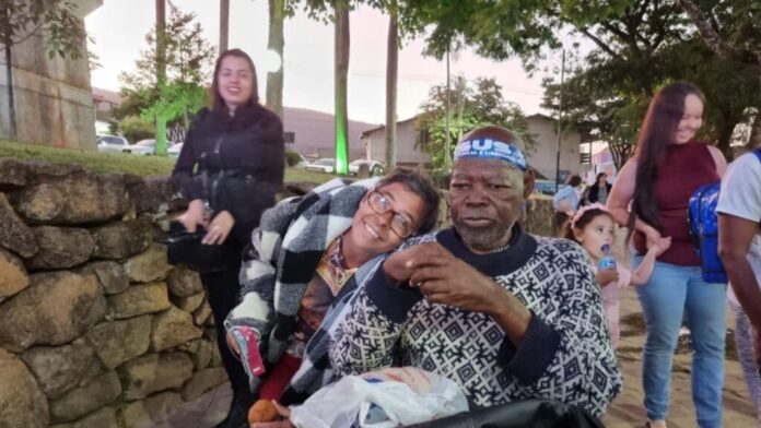 Dona Maria Nazaré e Vandico na Marcha pra Jesus, em Itabirito - Foto: Radar Geral