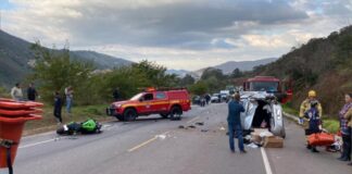 BR-356: choque violento entre moto e carro perto do trevo de Ouro Preto; veja fotos BR-356: choque violento entre moto e carro perto do trevo de Ouro Preto; veja fotos