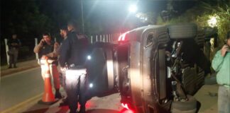 Itabirito: condutora perde controle do carro e veículo tomba perto do Acesso 2 Itabirito: condutora perde controle do carro e veículo tomba perto do Acesso 2