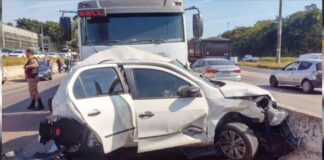 2 veículos pesados e 4 carros se envolvem em acidente no Anel Rodoviário em BH 2 veículos pesados e 4 carros se envolvem em acidente no Anel Rodoviário em BH