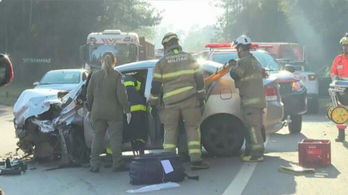 Itabirito: acidente na BR-356 deixa motorista preso às ferragens; veja fotos