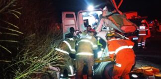 Homem fica gravemente ferido após acidente entre caminhão e carro na BR-381 Homem fica gravemente ferido após acidente entre caminhão e carro na BR-381