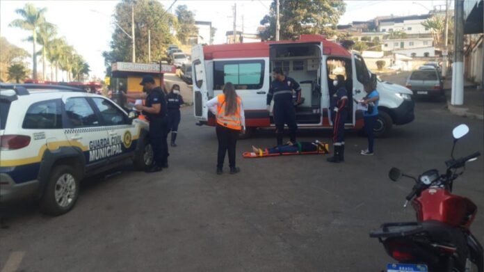 Itabirito: acidente entre moto e carro na Avenida Queiroz Júnior mobiliza GM e Samu