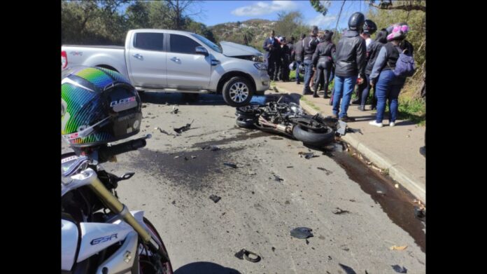 Amarantina, Ouro Preto, BR-356: moto e caminhonete se chocam; vítima com múltiplas fraturas
