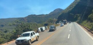 Itabirito, BR-356, Serra da Santa: inseto faz condutora perder controle do carro e veículo tomba Itabirito, BR-356, Serra da Serra: inseto faz condutora perder controle do carro e veículo tomba