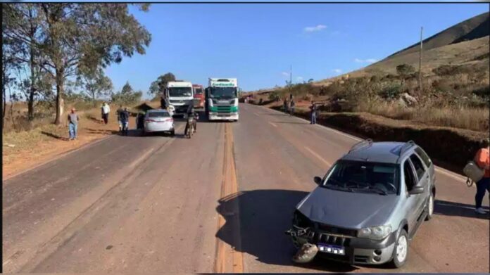 BR-040: 2 carros se envolvem em acidente nos limites de Brumadinho, Nova Lima e Itabirito