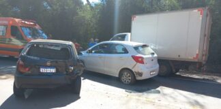 Pare e siga na BR-356, em Itabirito: caminhão não para e provoca acidente Pare e siga na BR-356, Itabirito: caminhão não para e provoca acidente