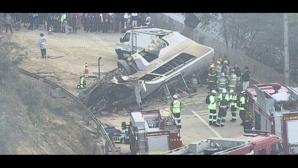 Sobe para 9 número de mortes em acidente com ônibus de fiéis em