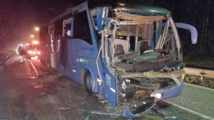 Alphaville, Nova Lima, BR-040: acidente com ônibus deixa feridos
