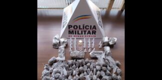 PM apreende cocaína e maconha no Padre Adelmo, em Itabirito, mas suspeitos fogem de moto PM apreende cocaína e maconha no Padre Adelmo, em Itabirito, mas suspeitos fogem de moto