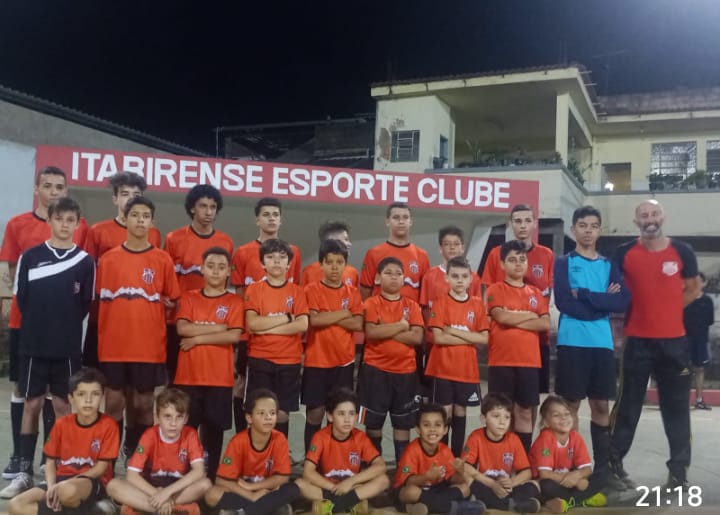 Itabirense Futsal: 6 equipes com 108 jovens sob responsabilidade do professor José Maria Brangioni