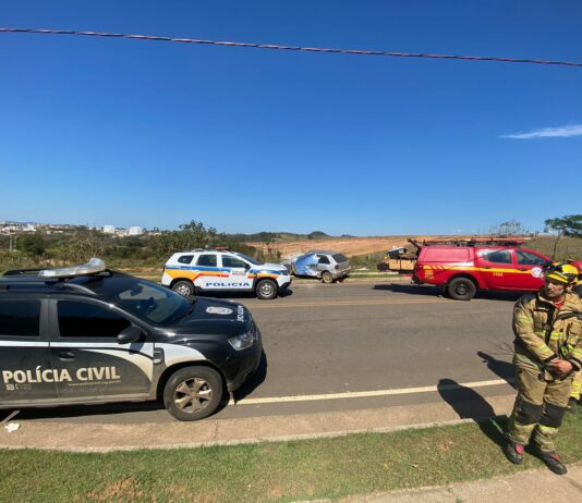 Carreta capota e motorista morre na MG-383, em Conselheiro Lafaiete, na  Região Central, Minas Gerais