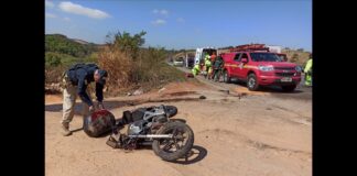 BR-040: em acidente de moto, mulher fica em estado grave após ser prensada por caminhão BR-040: em acidente de moto, mulher fica em estado grave após ser prensada por caminhão