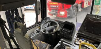 Grande BH: vândalo ateia fogo em ônibus e motorista controla as chamas Grande BH: vândalo ateia fogo em ônibus e motorista controla as chamas