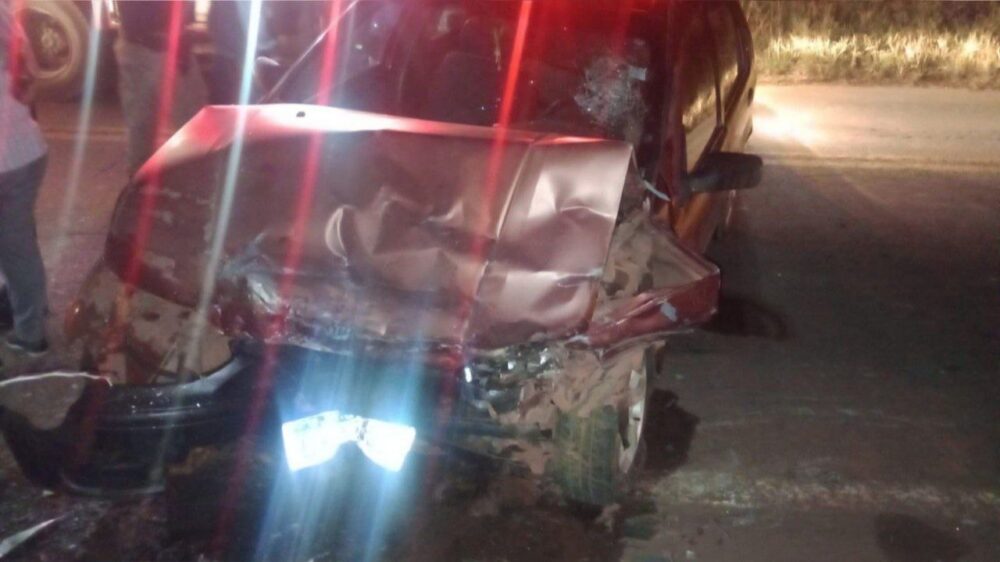 Colisão frontal entre veículos deixa 2 feridos na MG-129, em Ouro Branco