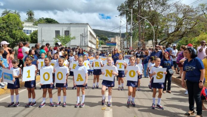 7 de Setembro, 100 anos de Itabirito: desfile cívico movimenta Centro da cidade; veja fotos