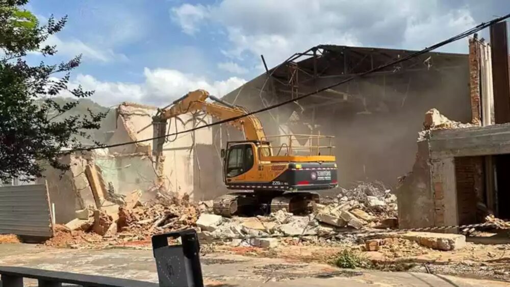 Itabirito: demolição no Cine Teatro Pax repercute na imprensa de MG; MP investiga caso