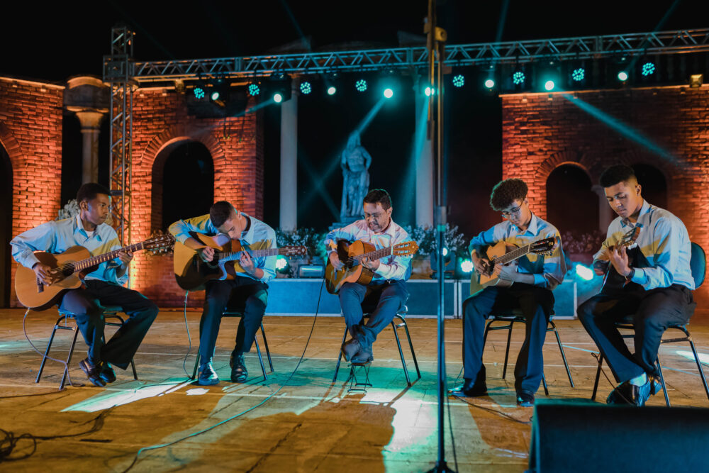 Canarinhos de Itabirito: concerto do grupo de violões EntreCordas acontece nesta sexta-feira