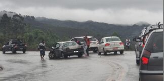 Itabirito, BR-356: acidente na Serra da Santa deixa 6 pessoas feridas Itabirito, BR-356: acidente na Serra da Santa deixa mulher ferida