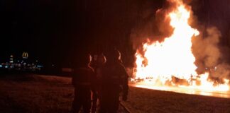 Jardim Canadá, BR-040: vídeo mostra combate a incêndio em caminhão que levava óleo de soja Jardim Canadá, BR-040: vídeo mostra combate a chamas em caminhão que levava óleo de soja