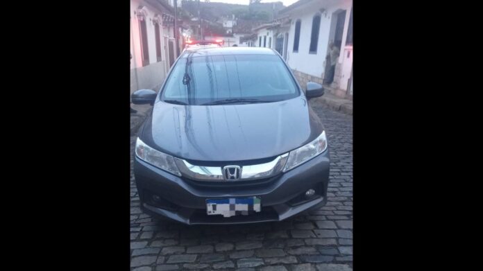 Ouro Preto: PM apreende veículo clonado; motorista, com várias passagens, é preso