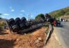 Acidente entre carreta e moto mata motorista de 38 anos na BR-262; veja fotos Acidente entre carreta e moto mata motorista de 38 anos na BR-262; veja fotos
