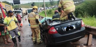 BR-040: homem morre e mulher fica ferida em acidente em Conselheiro Lafaiete; veja fotos BR-040: homem morre e mulher fica ferida em acidente em Conselheiro Lafaiete; veja fotos