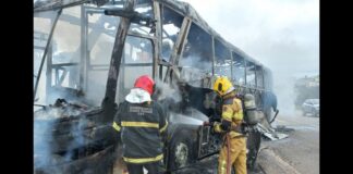 Ônibus que levava o time sub-14 do Vasco da Gama é destruído na BR-040 por incêndio Ônibus que levava o time sub-14 do Vasco da Gama é destruído na BR-040 por incêndio