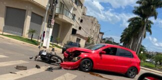 Itabirito: acidente entre moto e carro deixa motociclista com escoriações Itabirito: acidente entre moto e carro deixa motociclista com escoriações