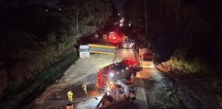 BR-040, Ouro Preto: carreta tomba e deixa via interditada nos dois sentidos BR-040, Ouro Preto: carreta tomba e deixa via interditada nos dois sentidos