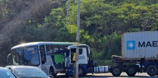 Ouro Preto, BR-356: carreta e ônibus se envolvem em acidente perto da Santa Casa Ouro Preto, BR-356: carreta e ônibus se envolvem em acidente perto da Santa Casa
