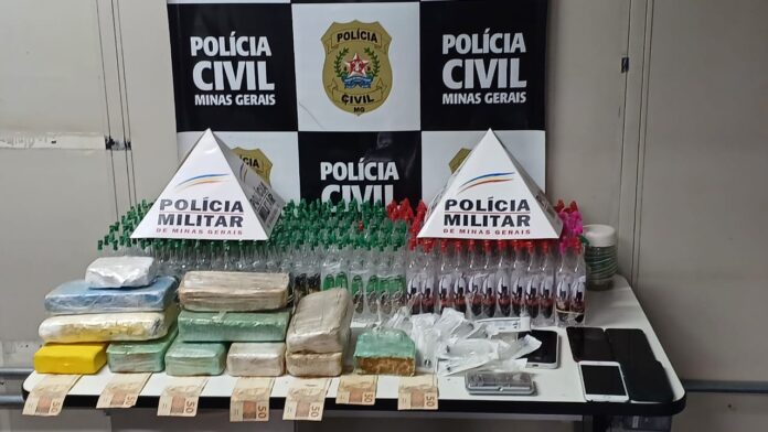 Itabirito: PM e PC apreendem 7,5 barras de crack, 407 frascos de lança-perfume e 3,5 barras de cocaína