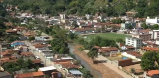 MG: PC prende filho que confessou ter colocado veneno de rato em água para matar pai e madrasta MG: PC prende filho que confessou ter colocado veneno de rato em água para matar pai e madrasta