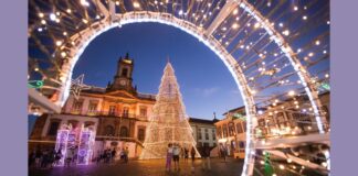 Luz e História: programação do Natal de Ouro Preto começa nesta sexta-feira (8/12) Iluminação de Natal na Praça Tiradentes. Foto - Ane Souz