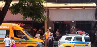 Durante discussão no bairro Praia de Itabirito, homem é ferido por golpe de faca no rosto Durante discussão no bairro Praia de Itabirito, homem leva golpe de faca no rosto