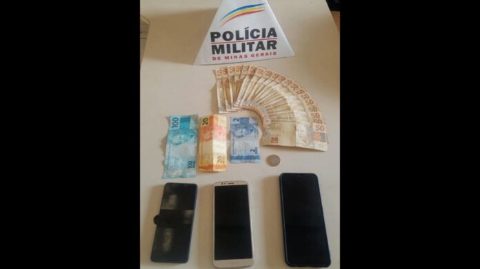 Jovem oferece celulares suspeitos a turistas pelas ruas de Ouro Preto e acaba preso