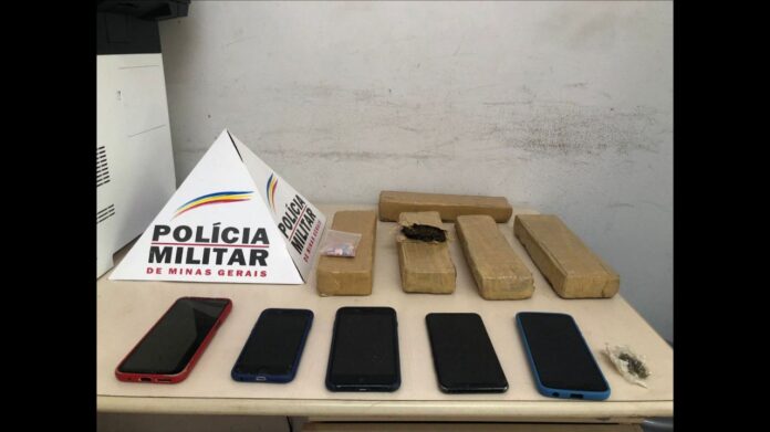 Itabirito: manuseio de armas na escadaria da Vila Gonçalo termina com 3 presos por tráfico de drogas