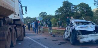 Perseguição termina com 2 pessoas mortas e 1 ferida após carro roubado capotar na BR-040, em Nova Lima Perseguição termina com 2 pessoas mortas e 1 ferida após carro roubado capotar na BR-040, em Nova Lima