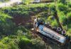 Ouro Preto: caminhão-tanque cai em ribanceira; 23 mil litros de combustíveis atingem ribeirão de Mariana Ouro Preto: caminhão-tanque cai em ribanceira; 23 mil litros de combustíveis atingem ribeirão de Mariana