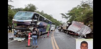 Motorista morre e 8 pessoas ficam feridas em choque entre ônibus e carreta na BR-116; veja fotos Motorista morre e 8 pessoas ficam feridas em choque entre ônibus e carreta na BR-116; veja fotos