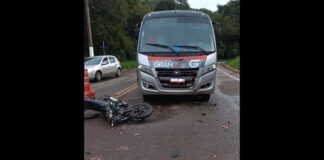 Acesso 1 de Itabirito: moto e micro-ônibus se chocam e motociclista fica com fratura Acesso 1 de Itabirito: moto e micro-ônibus se chocam e motociclista fica com fratura