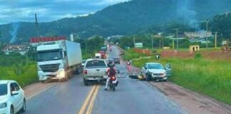 Acidente entre moto e carro deixa motociclista com suspeita de múltiplas fraturas, na BR-381 Acidente entre moto e carro deixa motociclista com suspeita de múltiplas fraturas, na BR-381