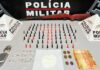 Itabirito: PM apreende 27 pedras de crack, 104 pinos de cocaína e arma com menor de 15 anos do PA Itabirito: PM apreende 27 pedras de crack, 104 pinos de cocaína e arma com menor de 15 anos do PA