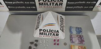 Dupla é presa com 10 pedras de crack, 5 buchas de maconha e 4 pinos de cocaína, em Mariana